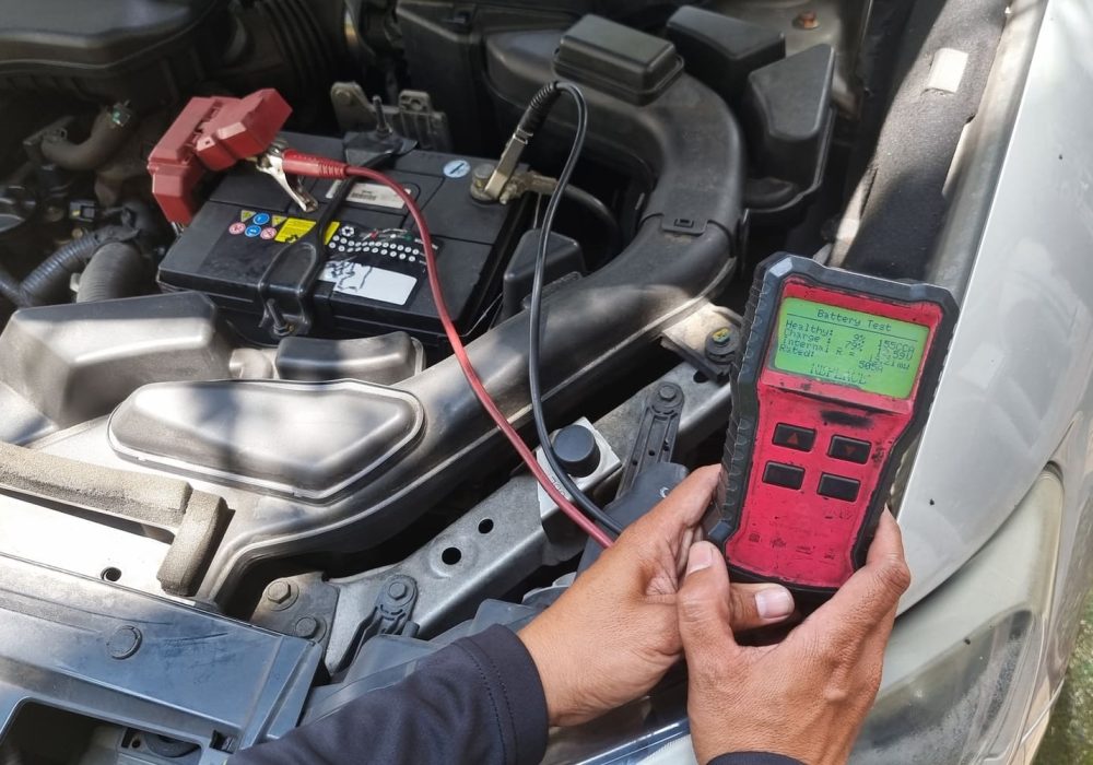 technician-diagnosing-old-battery-health-of-automo-2024-08-27-17-11-17-utc